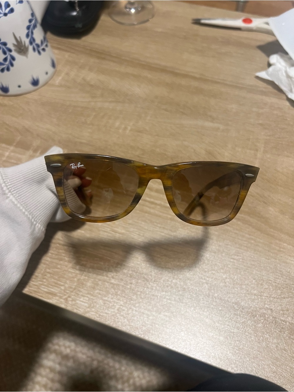 Vintage Ray-Ban Women's Tortoiseshell Brown Wayfarer Sunglasses - Picture 2 of 4